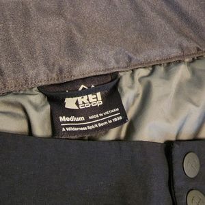 REI mens med snow pants black